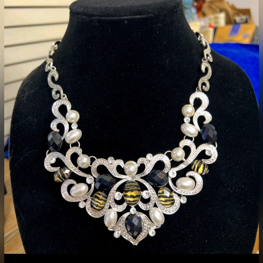 Erica Lyons Statement Necklace Signed Black And Silvertone